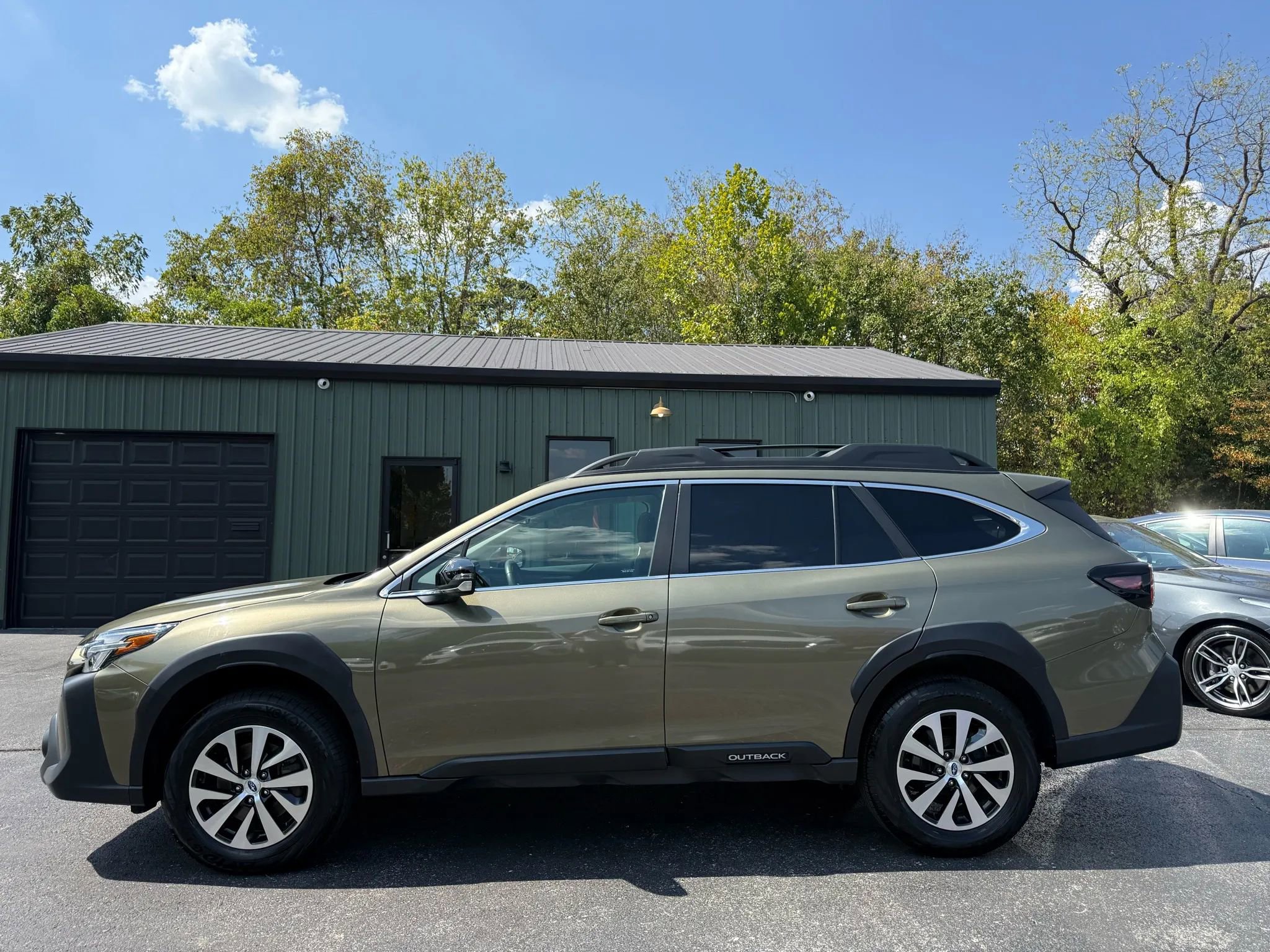 Used 2024 Subaru Outback Premium image 3