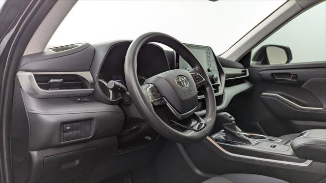 Used 2021 Toyota Highlander L image 23