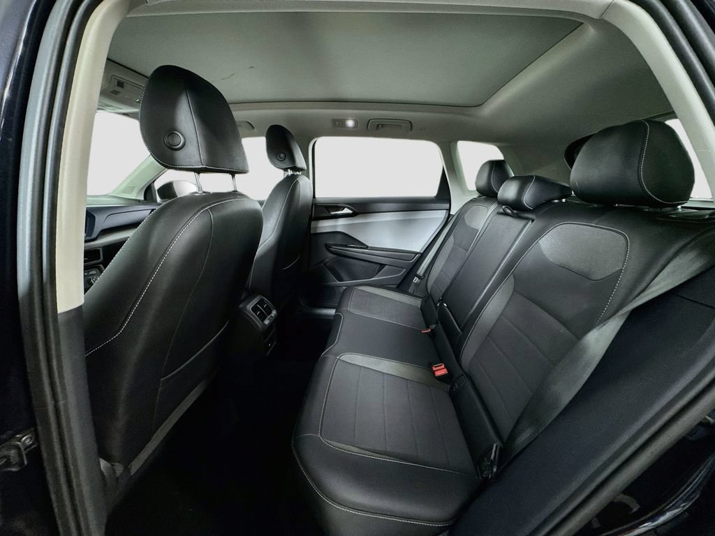 Used 2022 Volkswagen Taos SE w/ Panoramic Sunroof Package FWD image 10