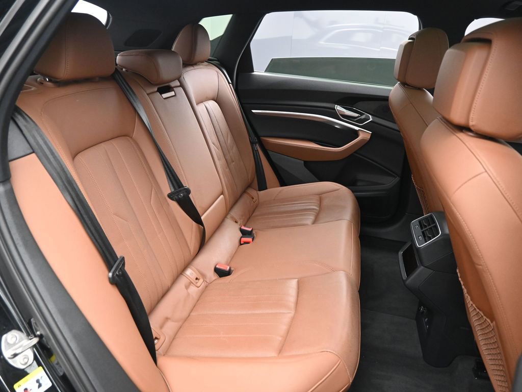 Used 2022 Audi e-tron Premium Plus w/ Premium Plus Package image 30