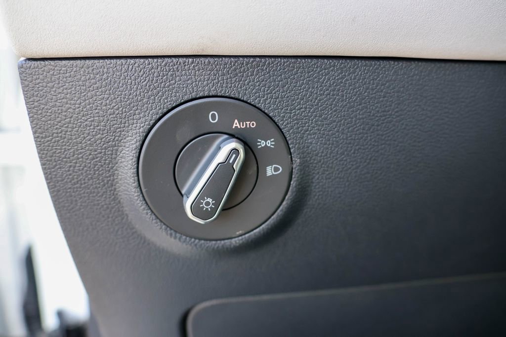 New 2025 Volkswagen Taos SE image 24