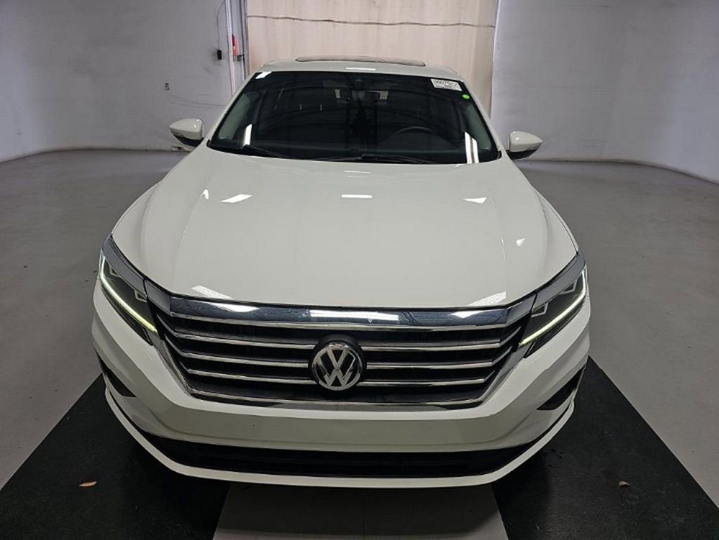Used 2022 Volkswagen Passat 2.0T SE FWD image 2