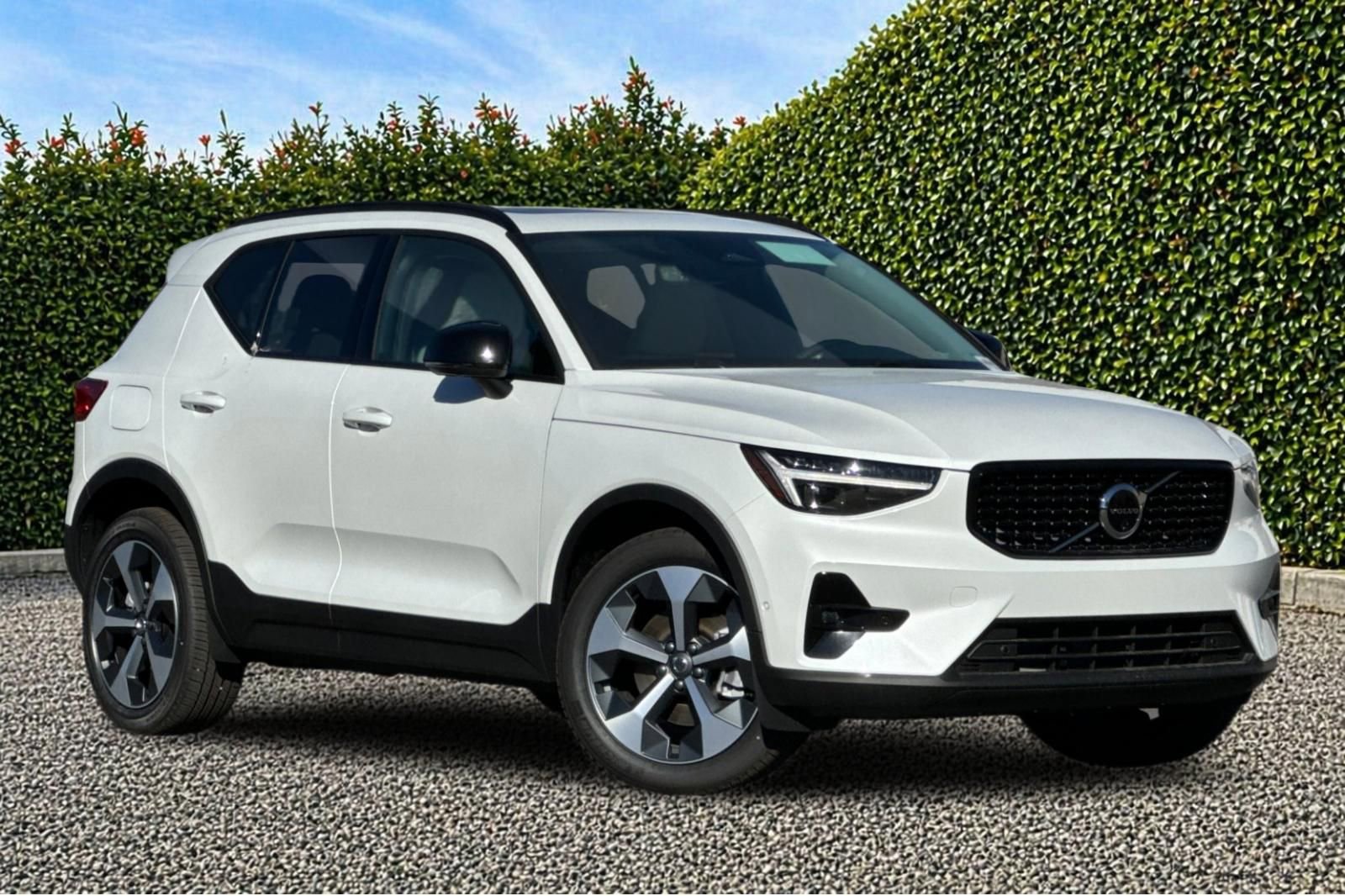 New 2026 Volvo XC40 B5 Plus w/ Protection Package Premier AWD/4WD image 8