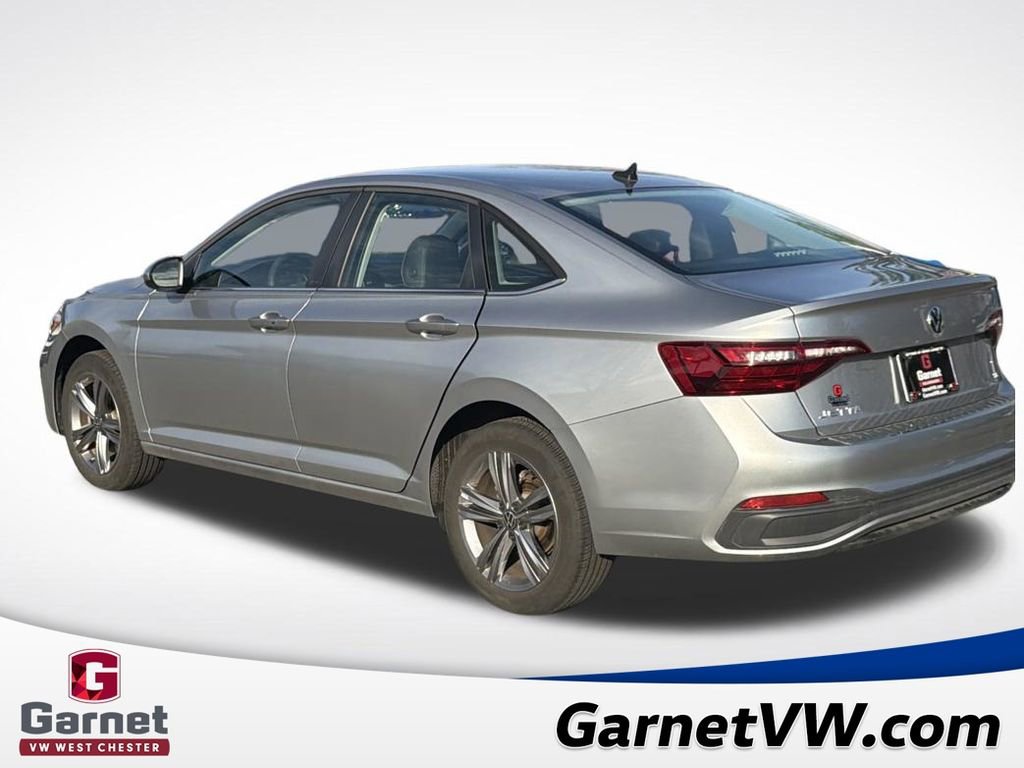 Certified 2023 Volkswagen Jetta SE image 3