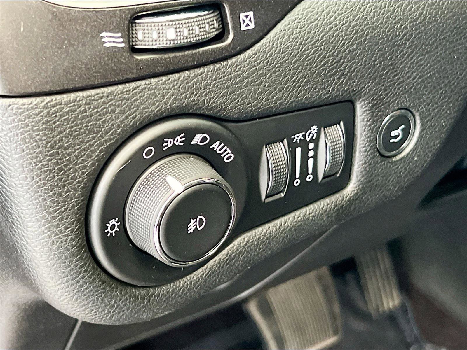 Used 2019 Jeep Cherokee Trailhawk w/ Comfort/Convenience Group image 16