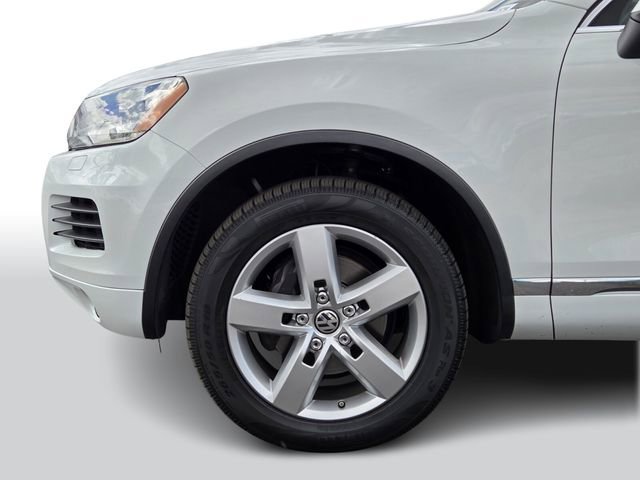 Used 2013 Volkswagen Touareg TDI image 8