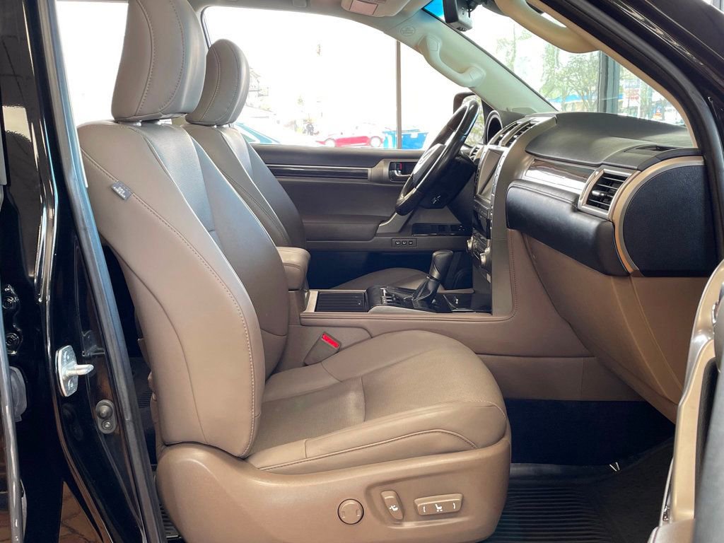 Used 2020 Lexus GX 460 Premium w/ Premium Package AWD/4WD image 34