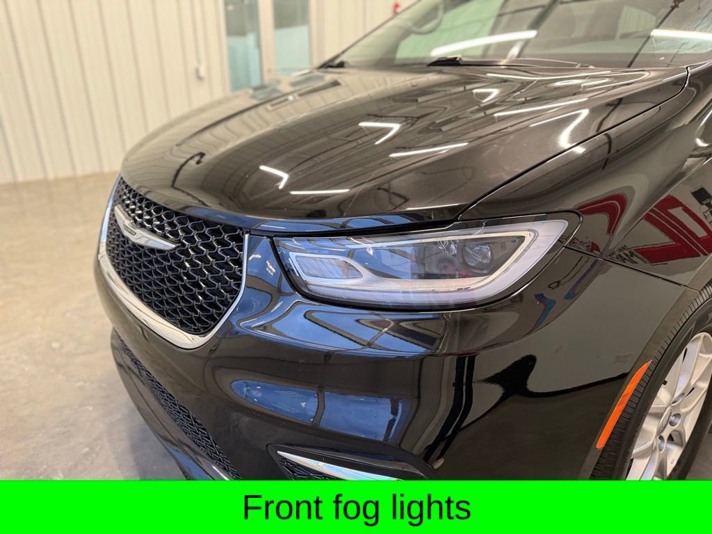 Used 2024 Chrysler Pacifica Touring-L image 9