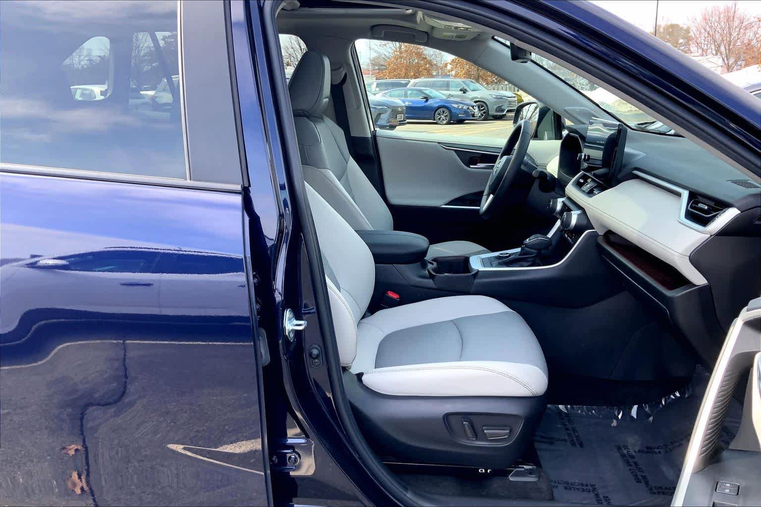 Used 2023 Toyota RAV4 Limited AWD/4WD image 16