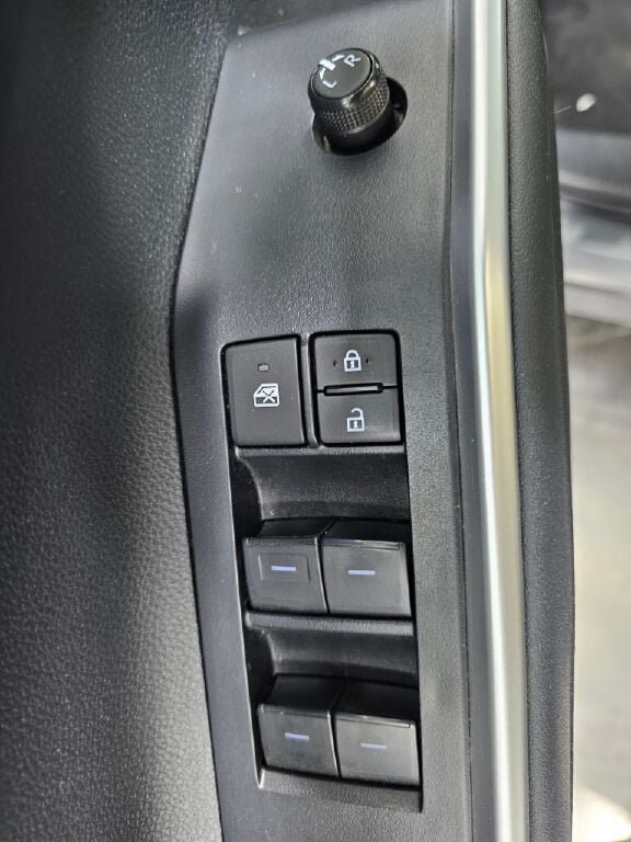 Used 2024 Toyota Highlander XLE AWD/4WD image 28