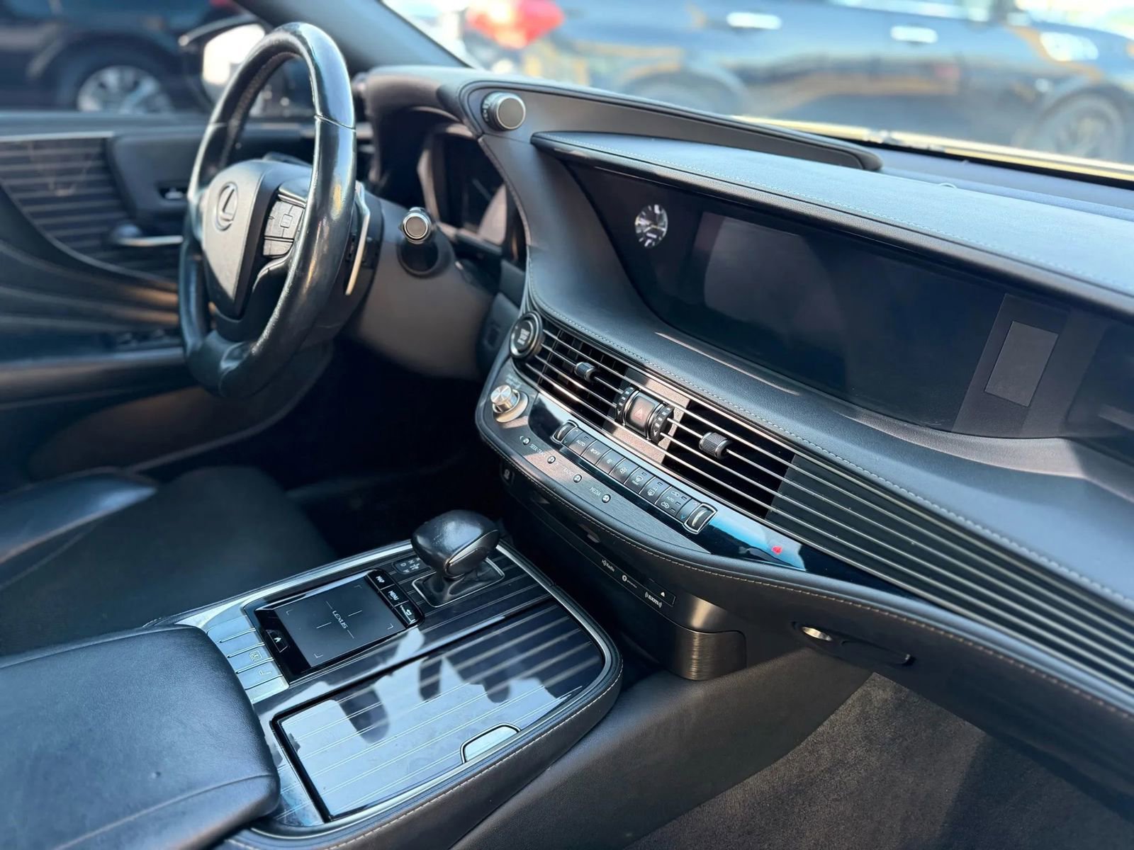 Used 2018 Lexus LS 500 AWD w/ Accessory Package (Z2) image 34