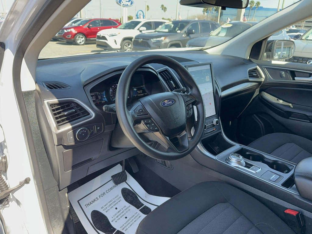 Certified 2022 Ford Edge SE w/ Black Appearance Package image 11