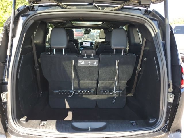 Used 2021 Chrysler Pacifica Touring-L w/ Uconnect Theater Family Group AWD/4WD image 10