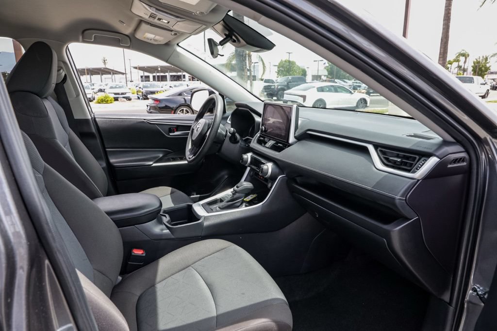 Used 2025 Toyota RAV4 XLE FWD image 22