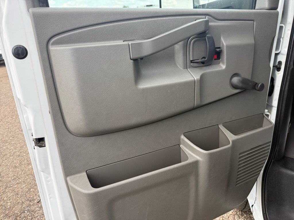 Used 2018 GMC Savana 3500 w/ Driver Convenience Package RWD image 19