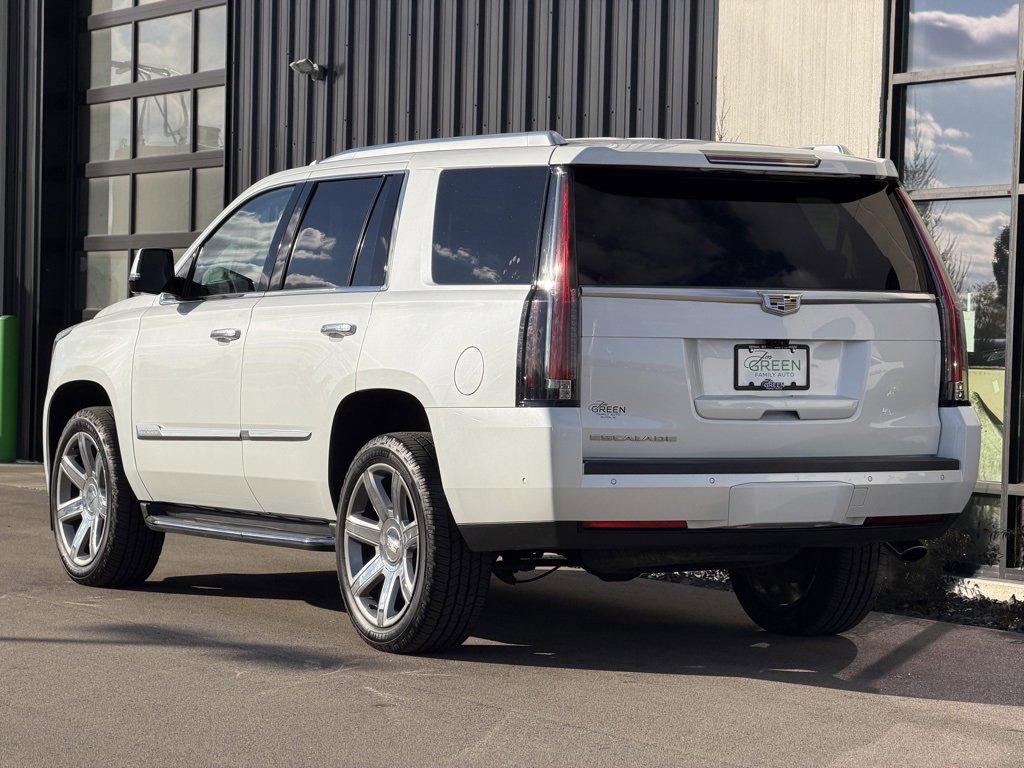 Used 2018 Cadillac Escalade Luxury image 3