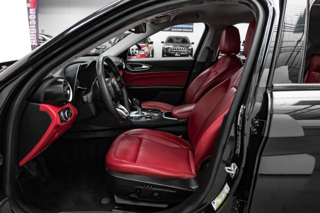 Used 2020 Alfa Romeo Giulia w/ Nero Edizione RWD image 4