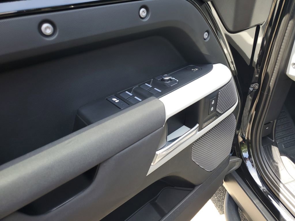 Used 2022 Land Rover Defender 110 S AWD/4WD image 19