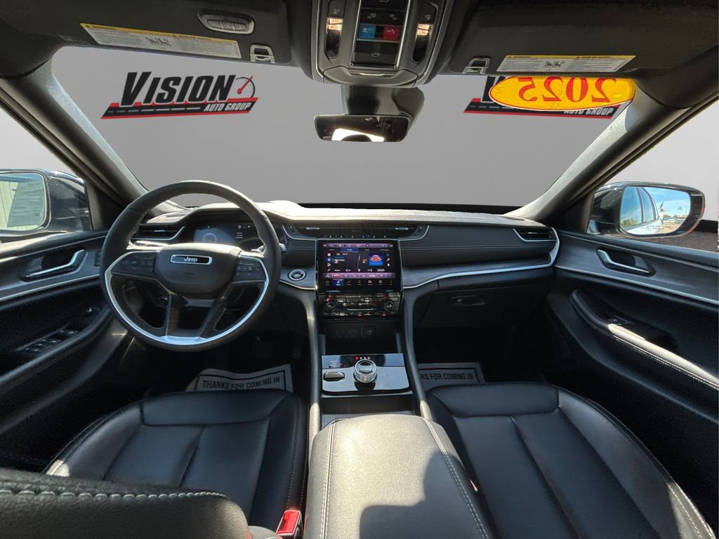 Used 2025 Jeep Grand Cherokee L Limited w/ Black Appearance Package image 23