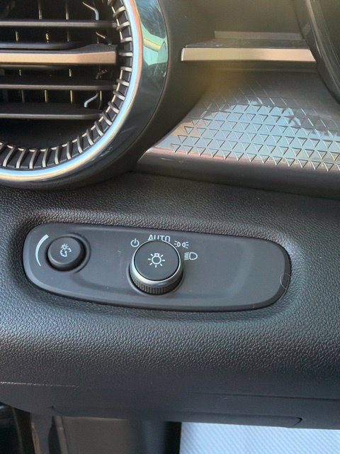 Used 2025 Chevrolet Trax ACTIV FWD image 17