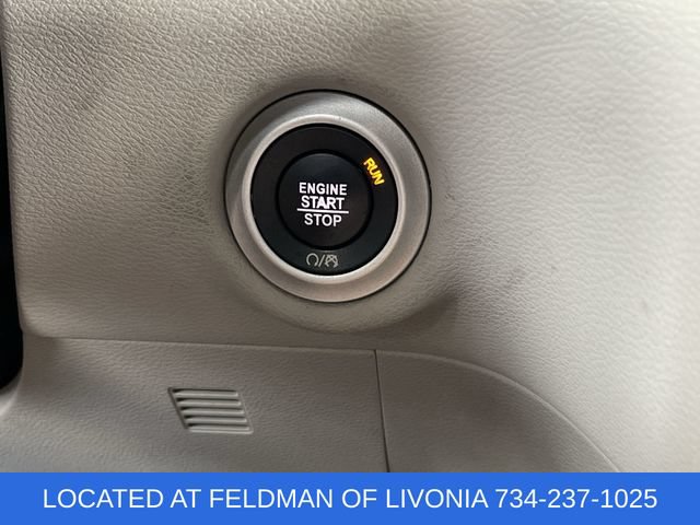 Used 2018 Chrysler Pacifica Touring-L w/ Premium Audio Group FWD image 16