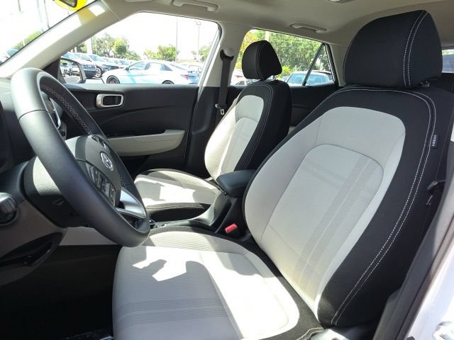 Certified 2024 Hyundai Venue SEL FWD image 6