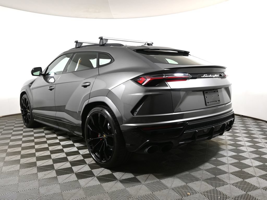Used 2021 Lamborghini Urus AWD/4WD image 3