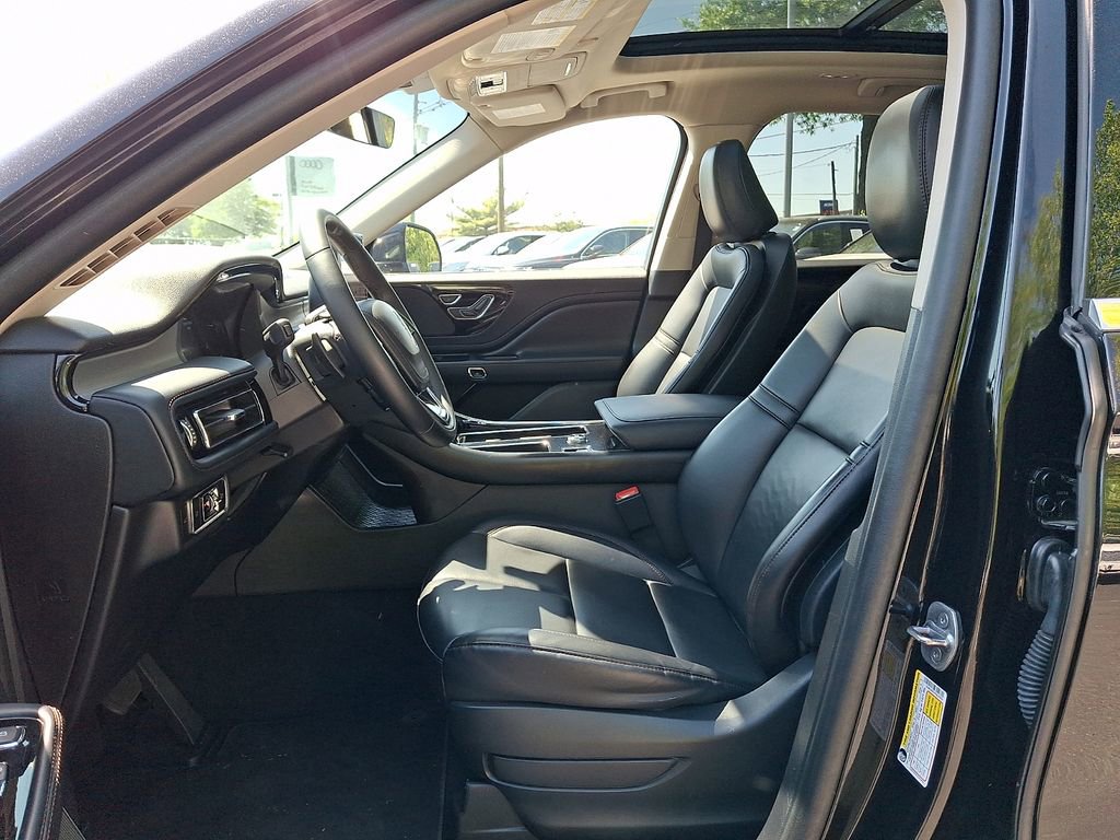 Used 2023 Lincoln Aviator AWD w/ Premium Package image 20