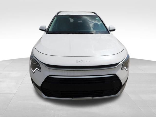 Used 2025 Kia Niro LX image 2