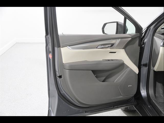 Used 2021 Cadillac XT5 Premium Luxury AWD/4WD image 4