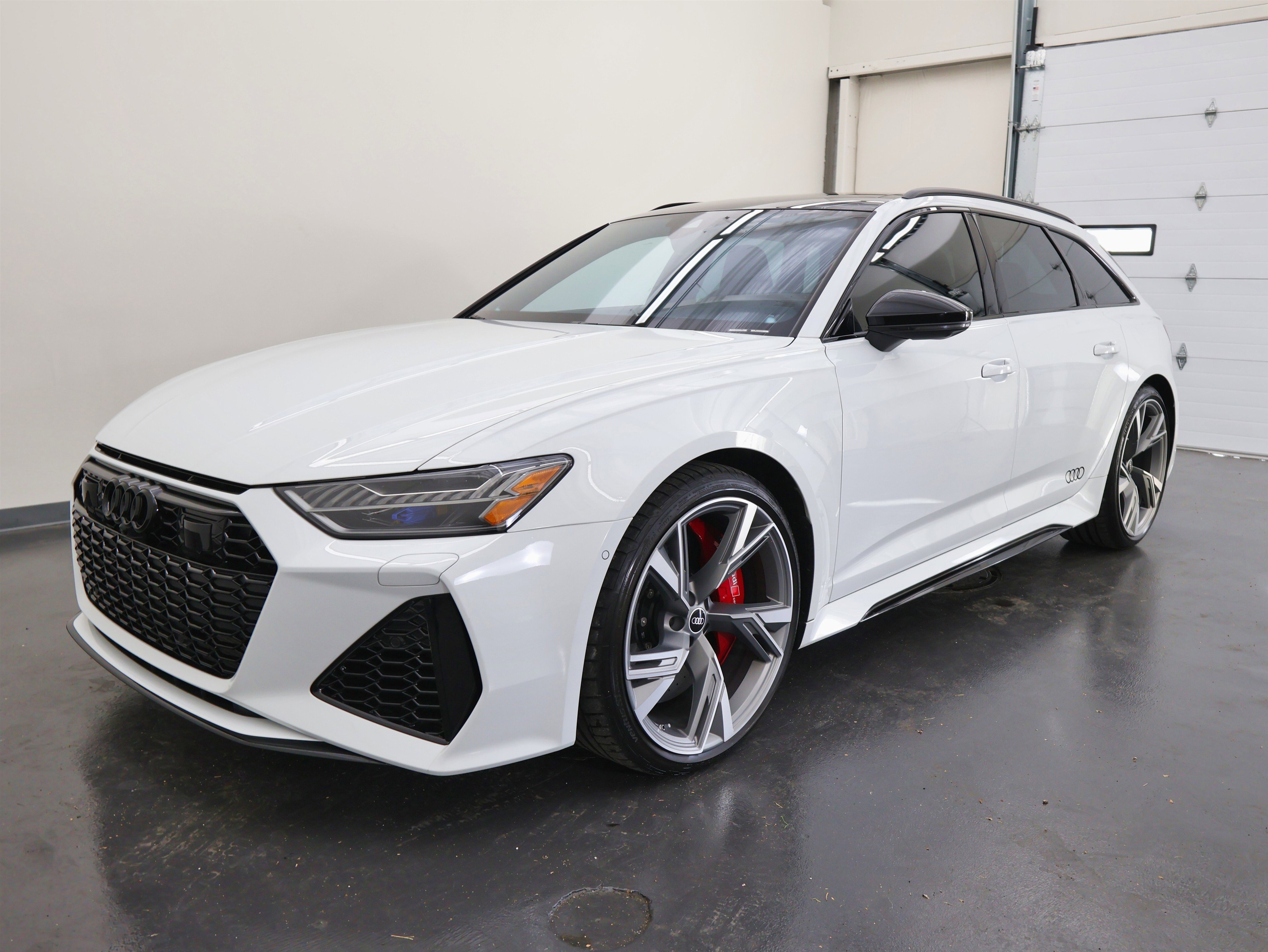 Used 2021 Audi RS 6 w/ Executive Package image 7