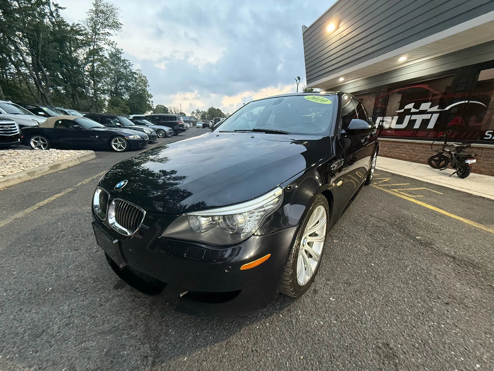 Used 2010 BMW M5 image 1