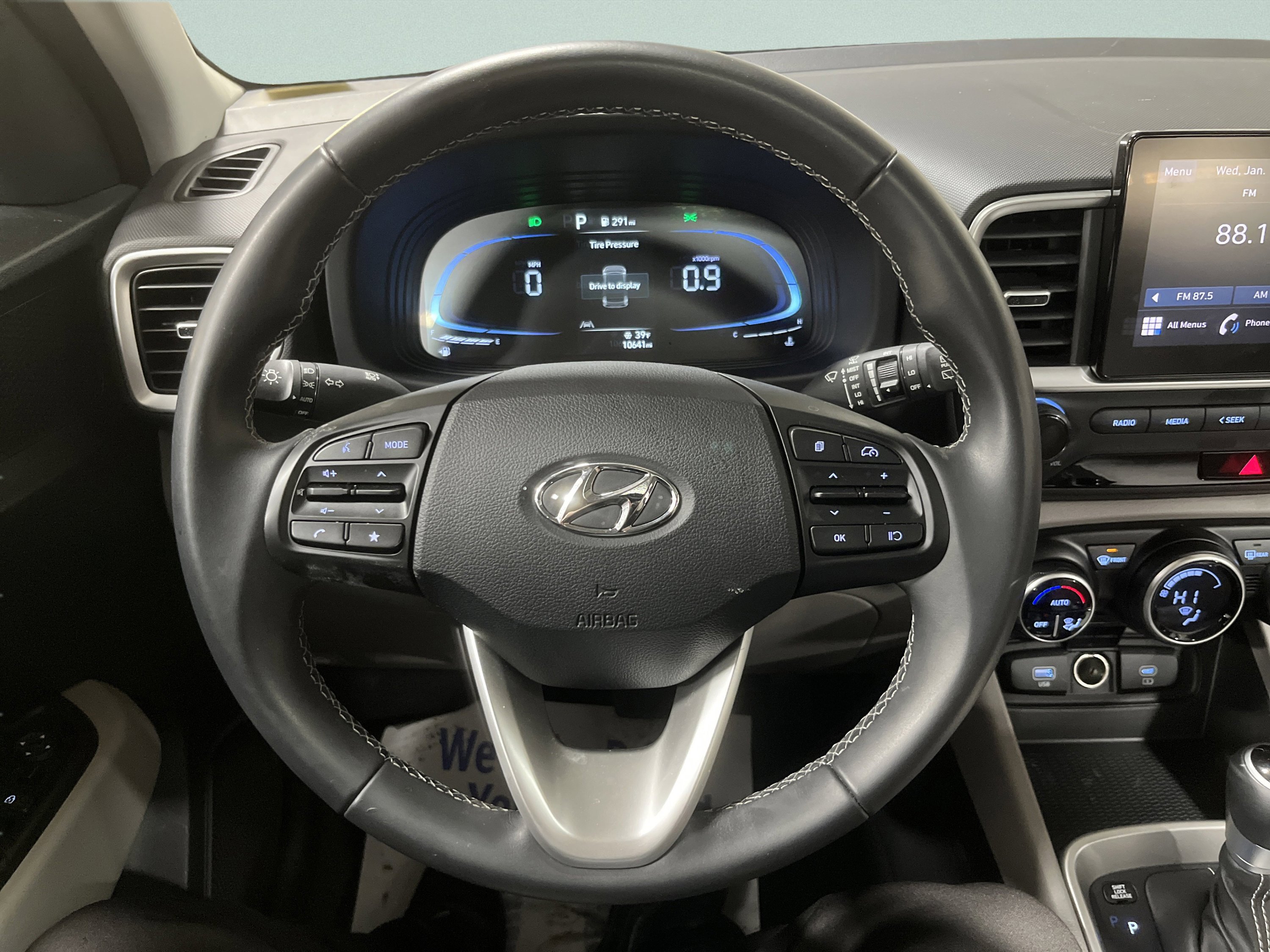 Used 2024 Hyundai Venue SEL image 18