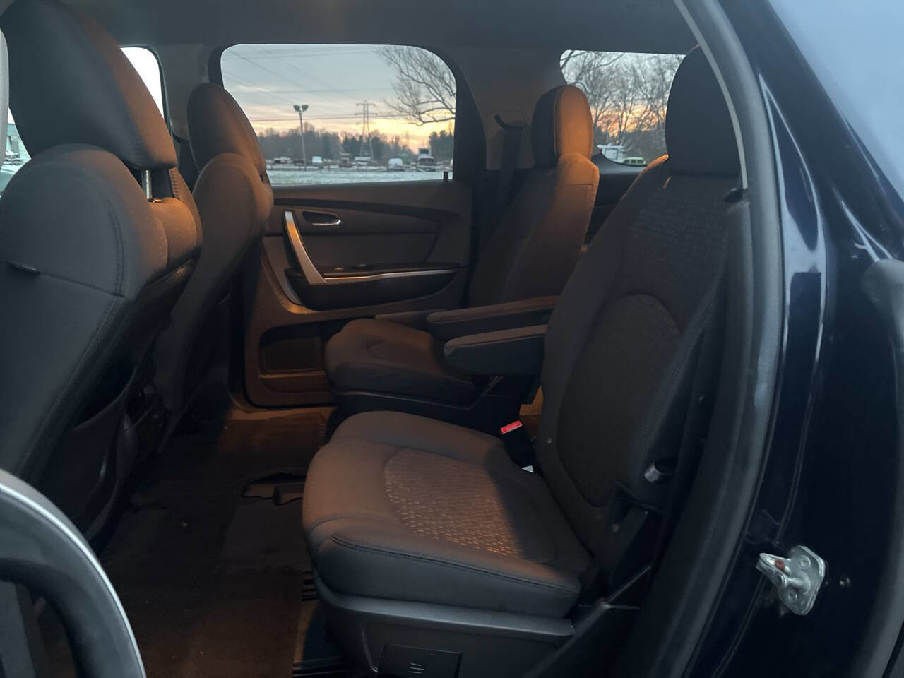 Used 2011 GMC Acadia SLE image 16