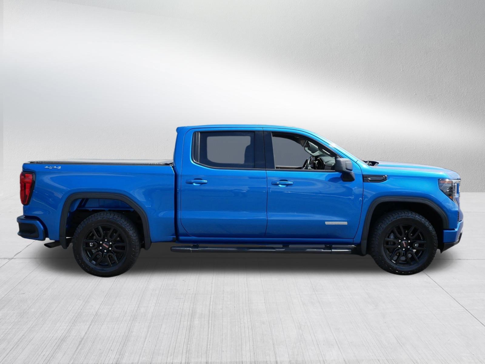 Used 2022 GMC Sierra 1500 Elevation w/ LPO, Elevation Black Package AWD/4WD image 8