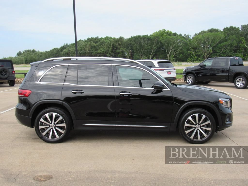 Used 2022 Mercedes-Benz GLB 250 w/ Premium Package image 7
