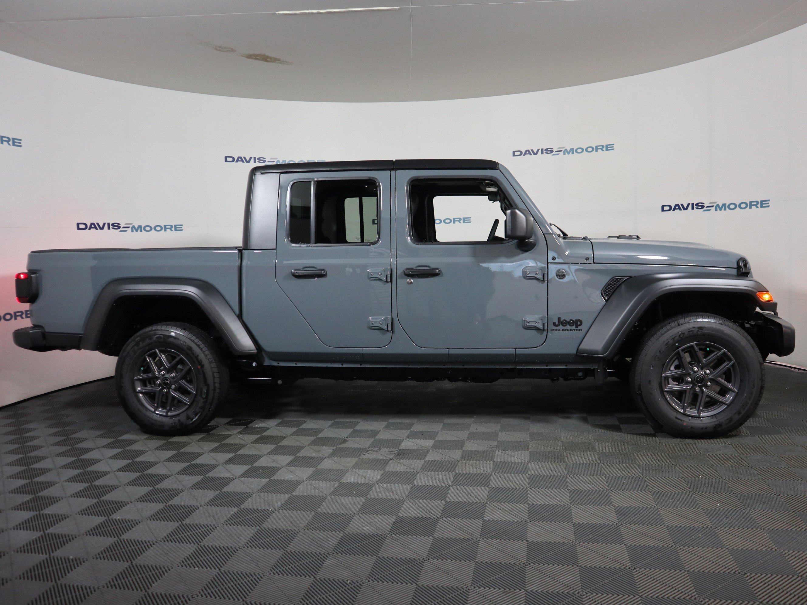 New 2025 Jeep Gladiator Sport AWD/4WD image 4