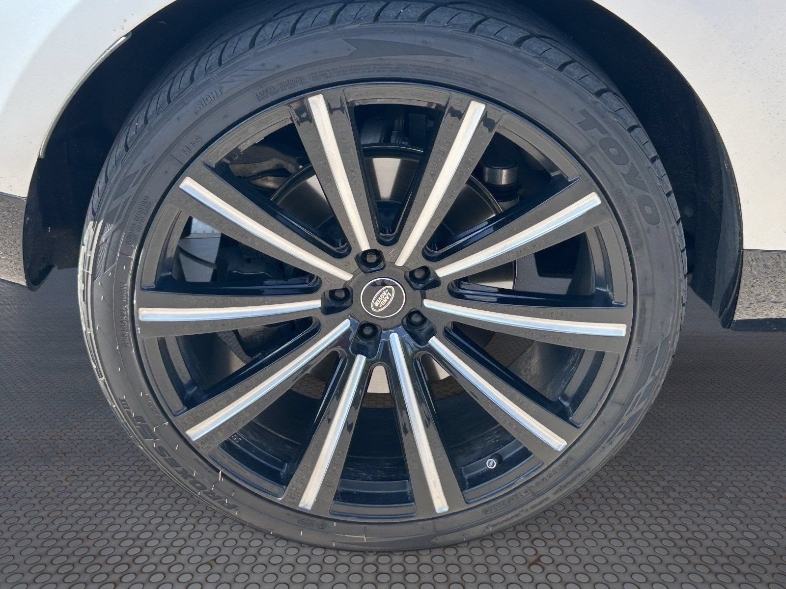 Used 2024 Land Rover Range Rover SE AWD/4WD image 11