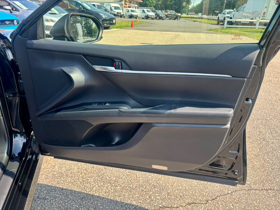Used 2018 Toyota Camry LE FWD image 10