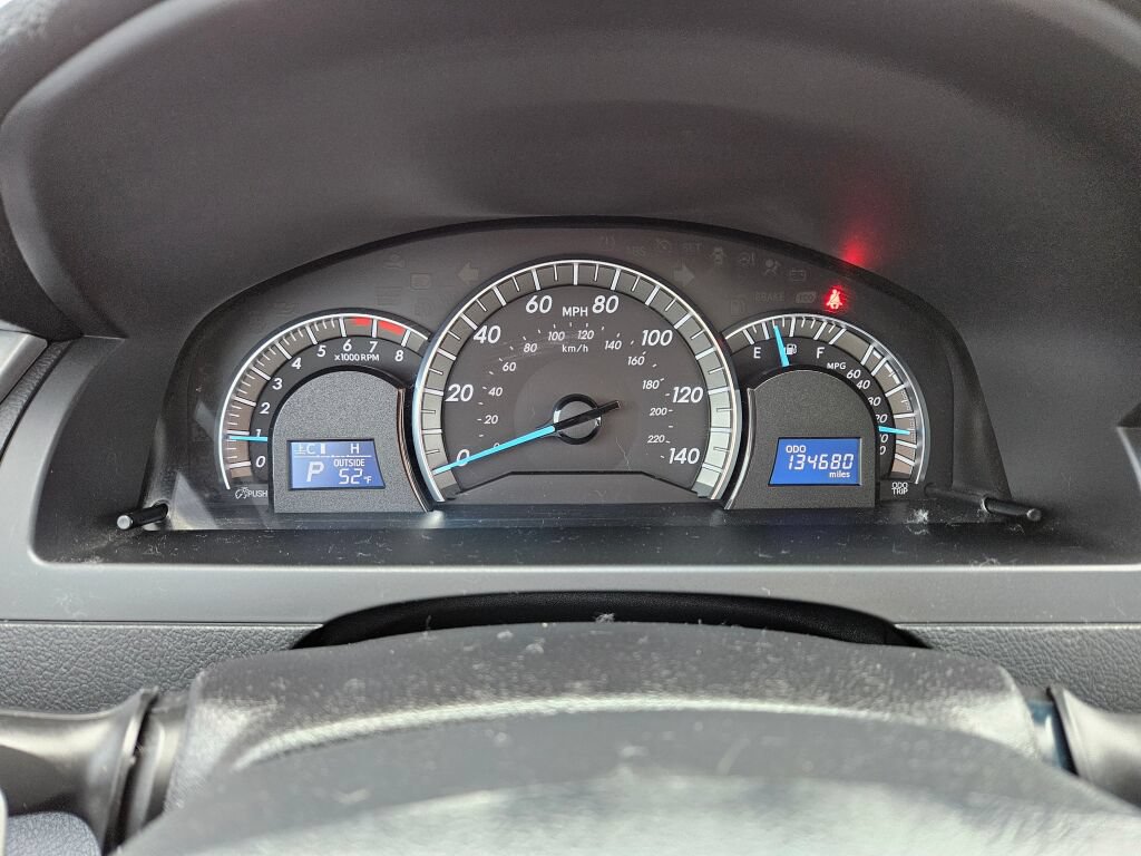 Used 2012 Toyota Camry SE w/ Leather Pkg FWD image 22