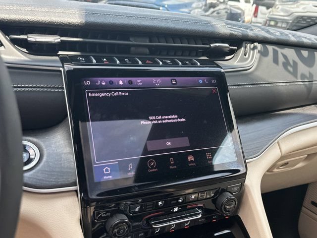 Used 2025 Jeep Grand Cherokee L Limited w/ Luxury Tech Group II RWD image 29