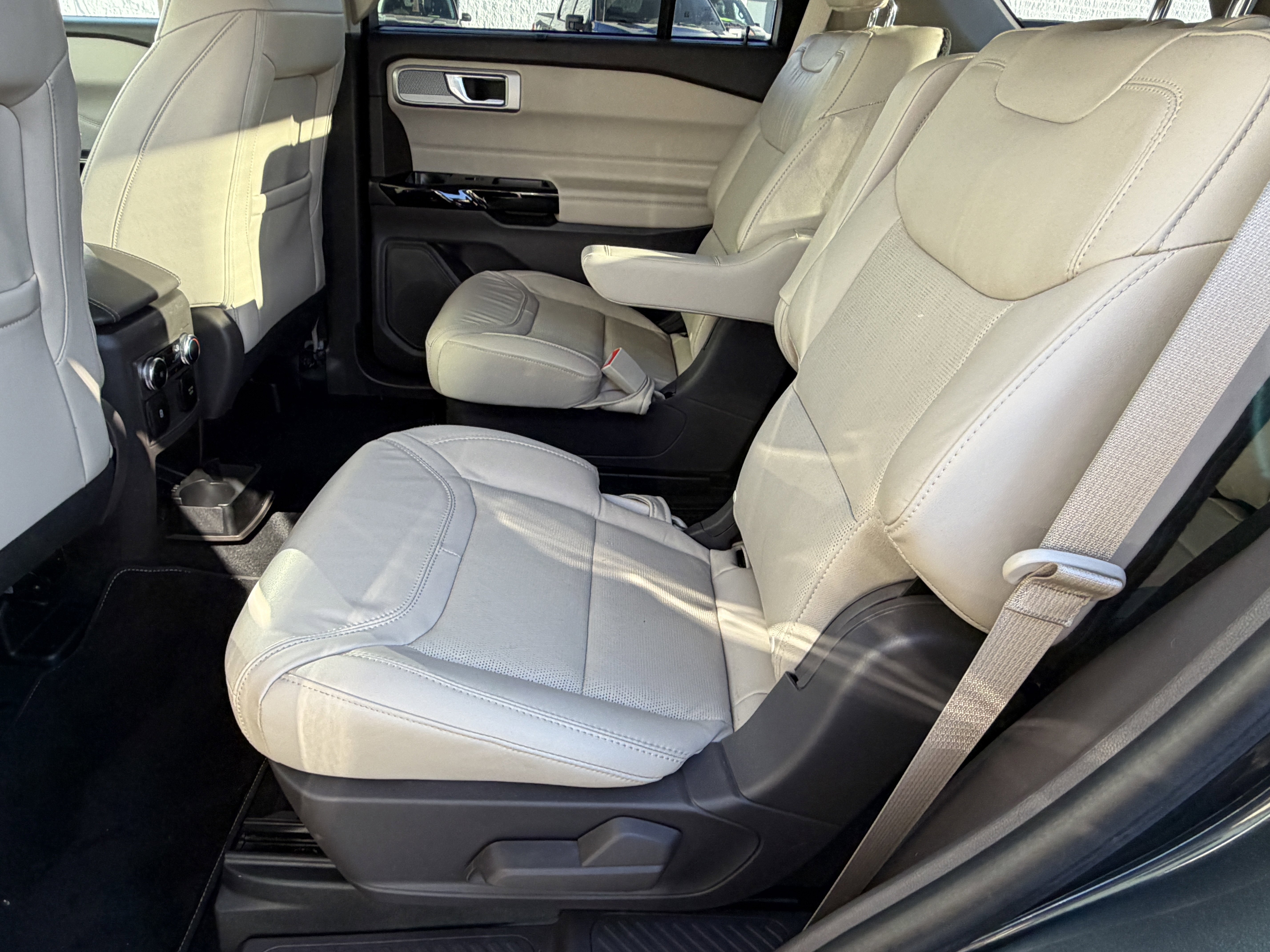 Certified 2023 Ford Explorer Platinum image 22