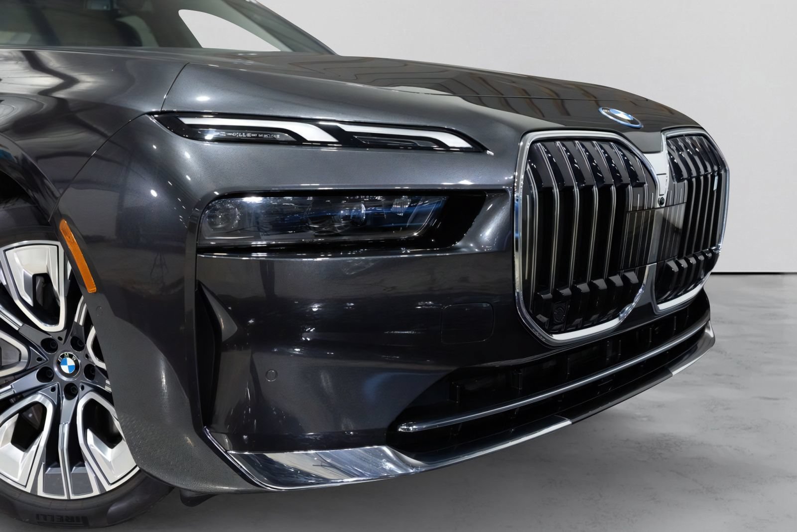 Used 2025 BMW i7 xDrive60 AWD/4WD image 35