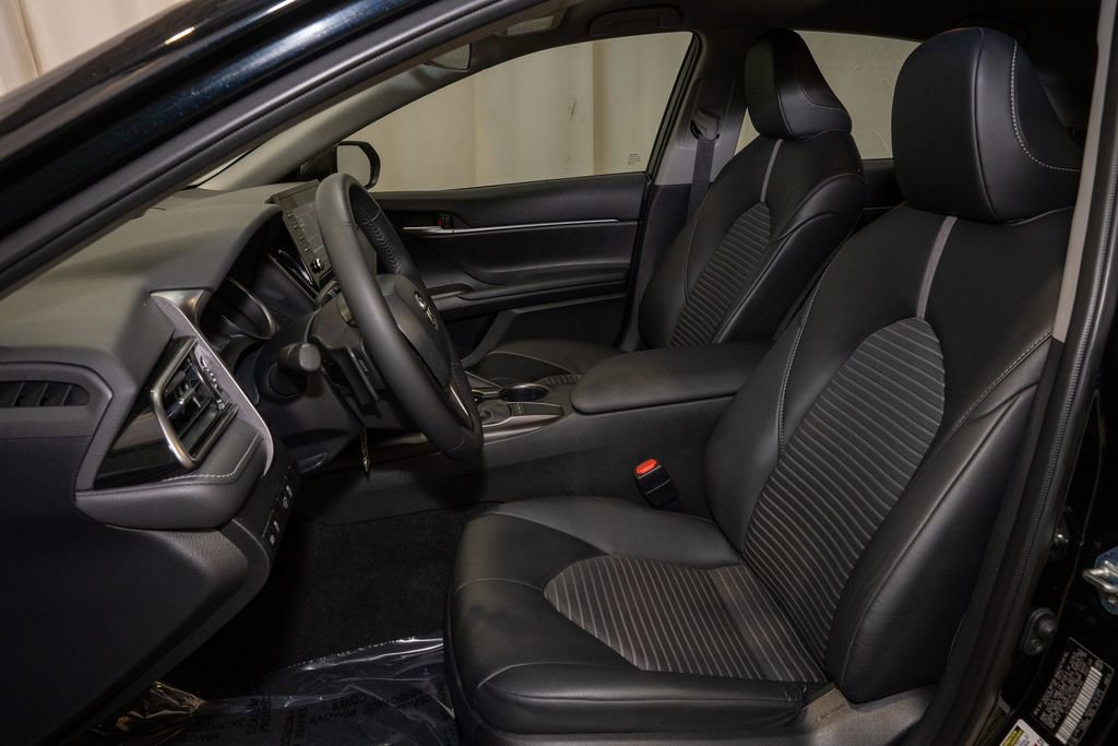Used 2024 Toyota Camry SE image 9