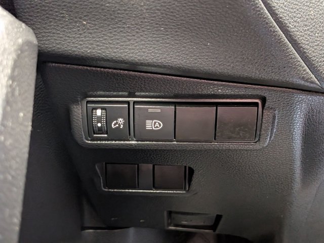 Used 2022 Toyota Corolla Cross LE w/ Moonroof Package FWD image 14