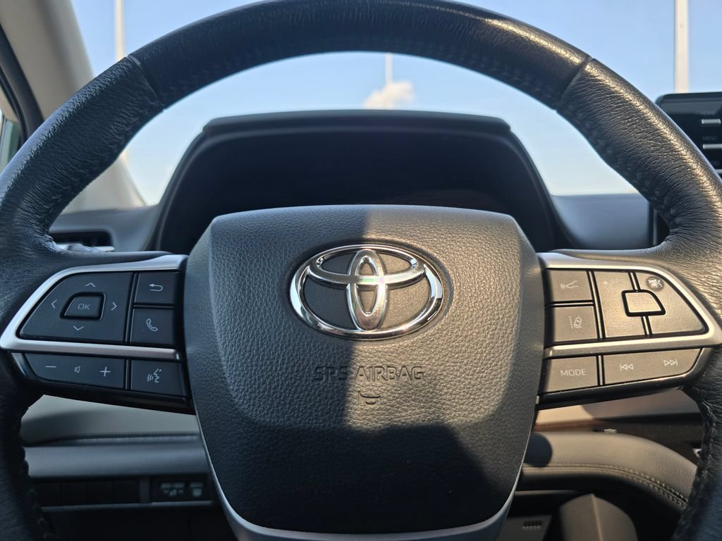 Certified 2024 Toyota Sienna XLE FWD image 26
