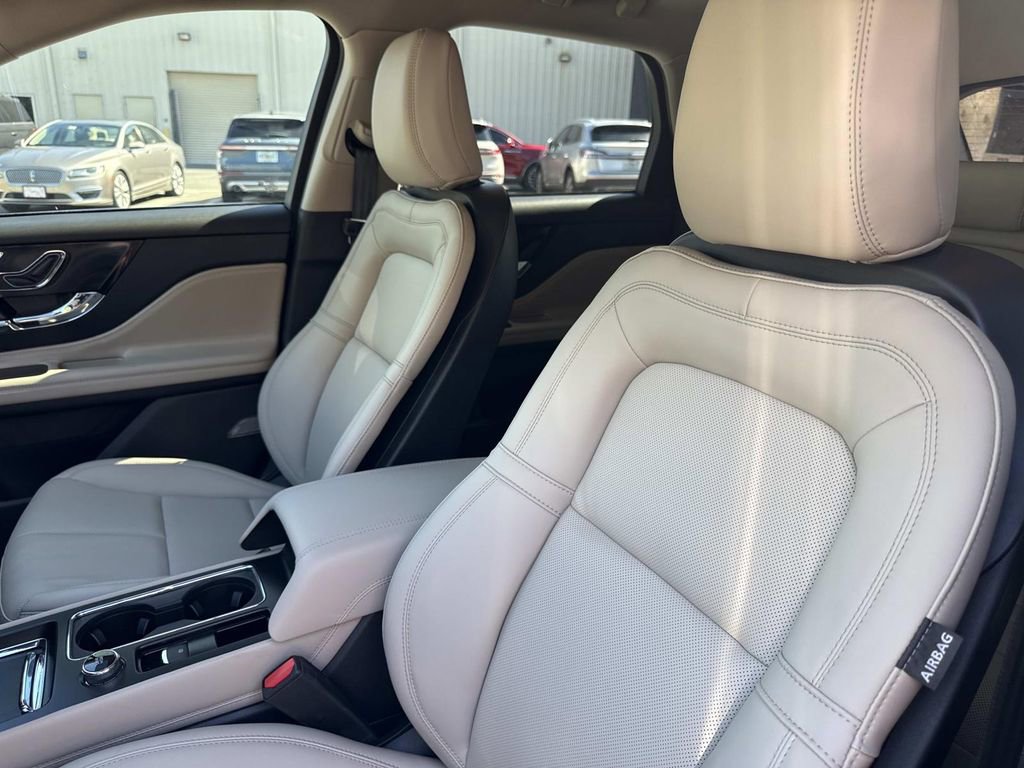 New 2026 Lincoln Corsair Premiere image 21