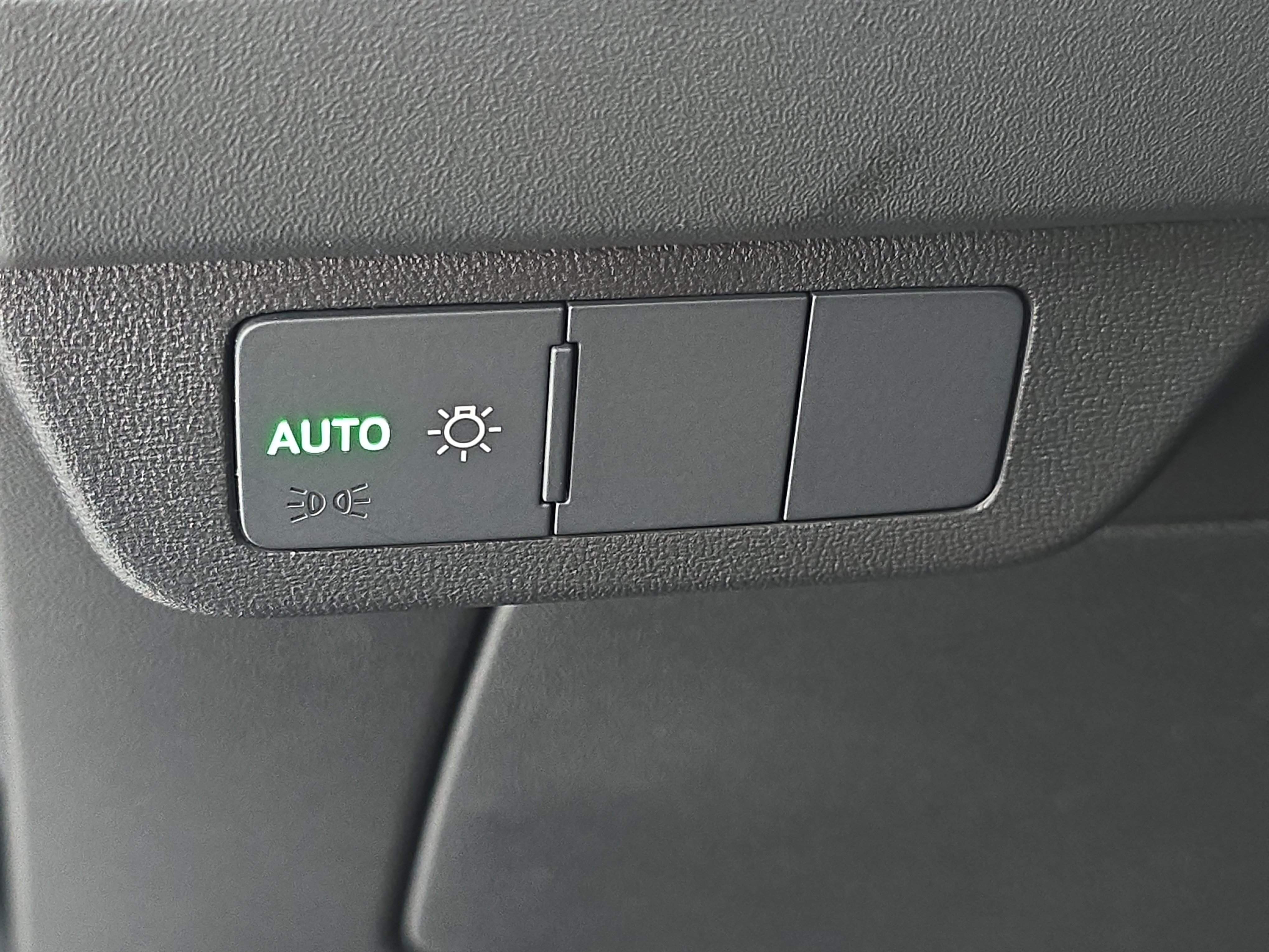 Used 2025 Audi Q4 e-tron Premium w/ Convenience Package AWD/4WD image 26