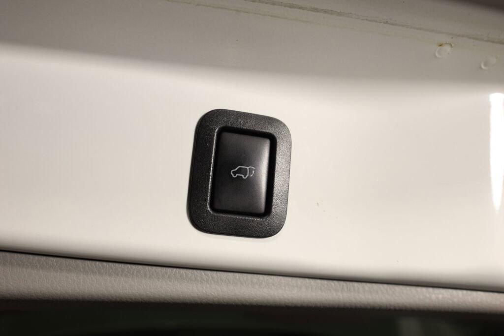 Used 2017 Toyota Highlander Limited image 20