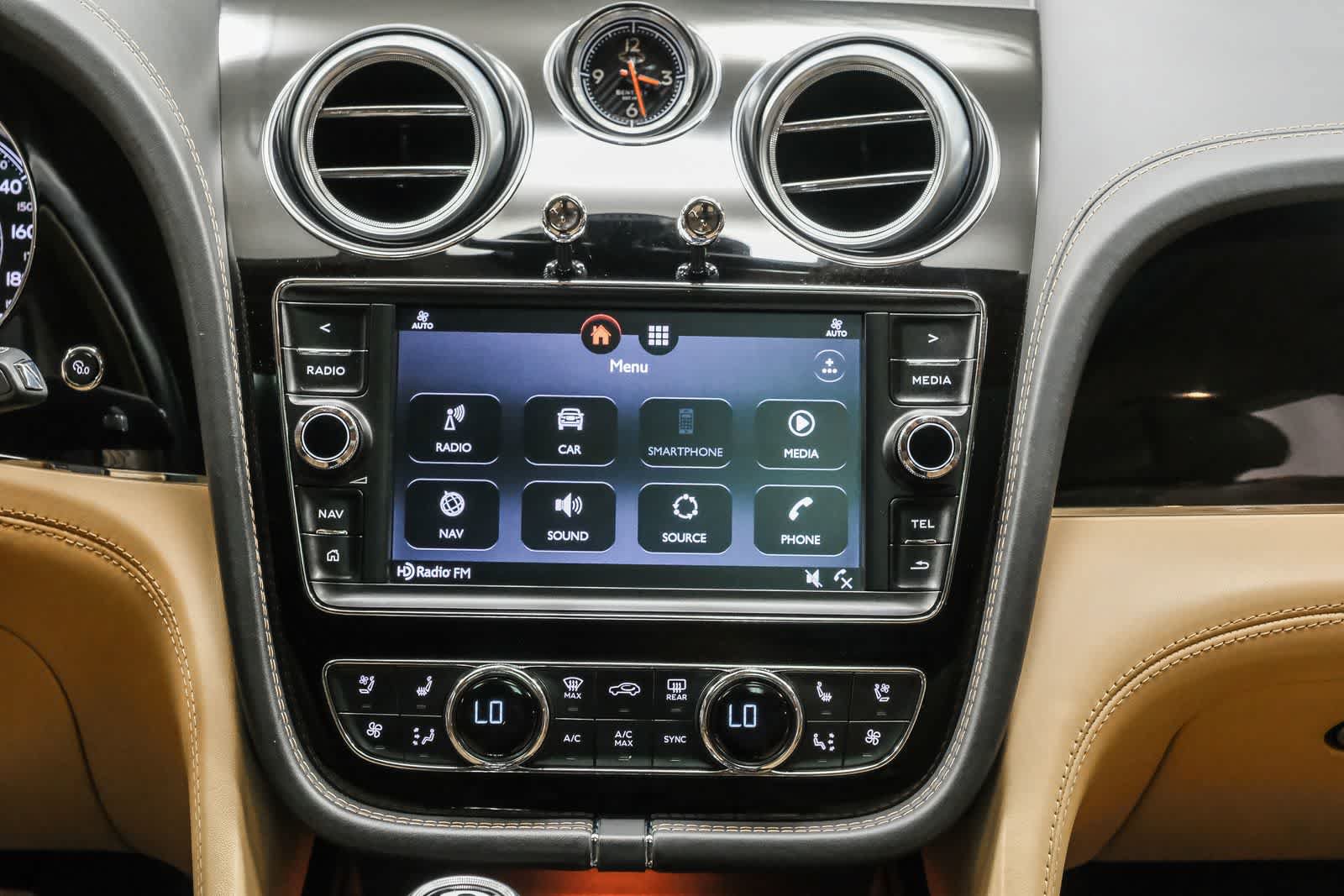 Used 2018 Bentley Bentayga AWD/4WD image 16